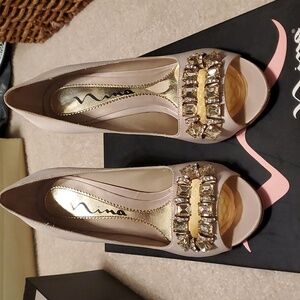 Nina Mikela Ivory Satin Wedge Heels Size 6